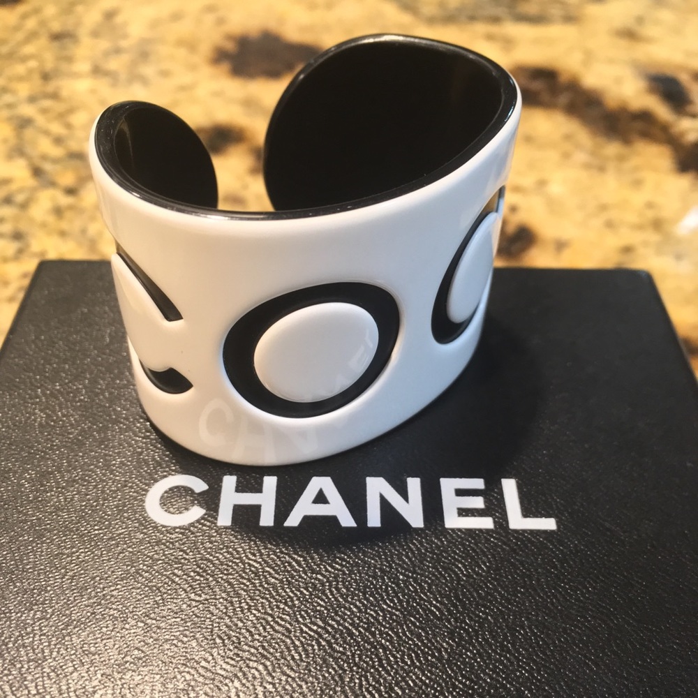 VINTAGE XS Chanel COCO Bracelet Resin Black&White